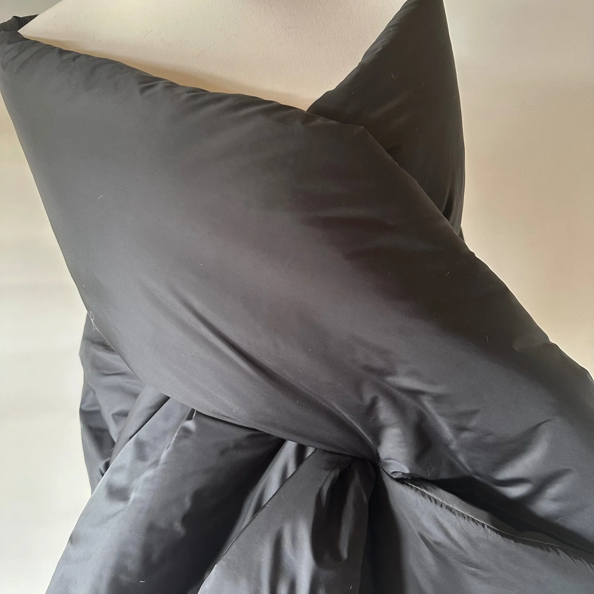 Black Cape Lagre Wide Scarf Puffer 18x70 inch with 2 pocket and Belt. Cape around shoulders wrap. Winter quilted shawl. Warm padded scarf. Down puffy scarves.