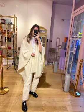 Fendi White Blanket Wool Shawl/Cape - AWL4149