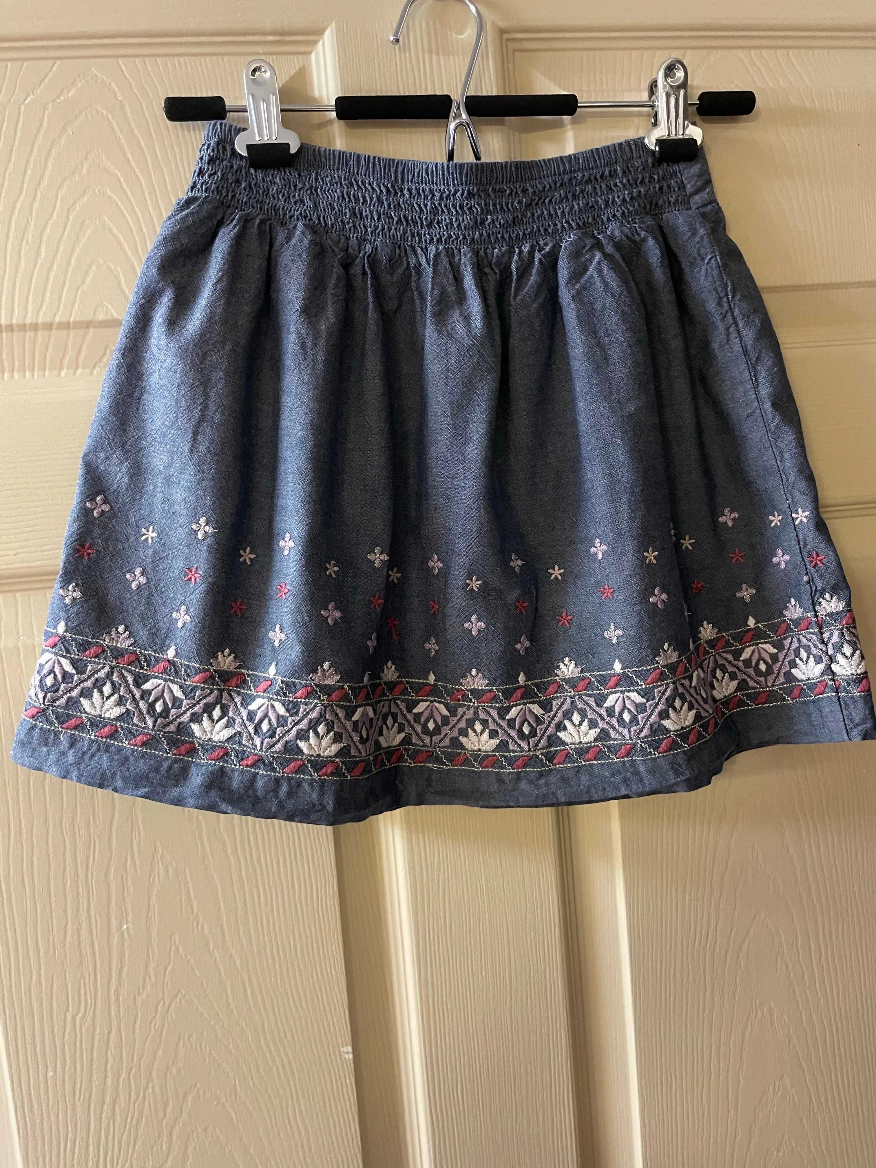 <€€* Womens Juniors XSmall AMERICAN EAGLE OUTFITTERS Blue Cotton Skirt Embroidered